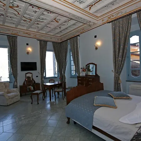 Palazzo Del Vice Re Aparthotel *