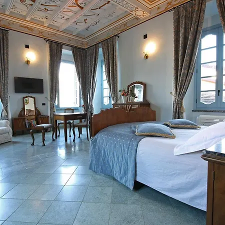 Palazzo Del Vice Re Lezzeno
